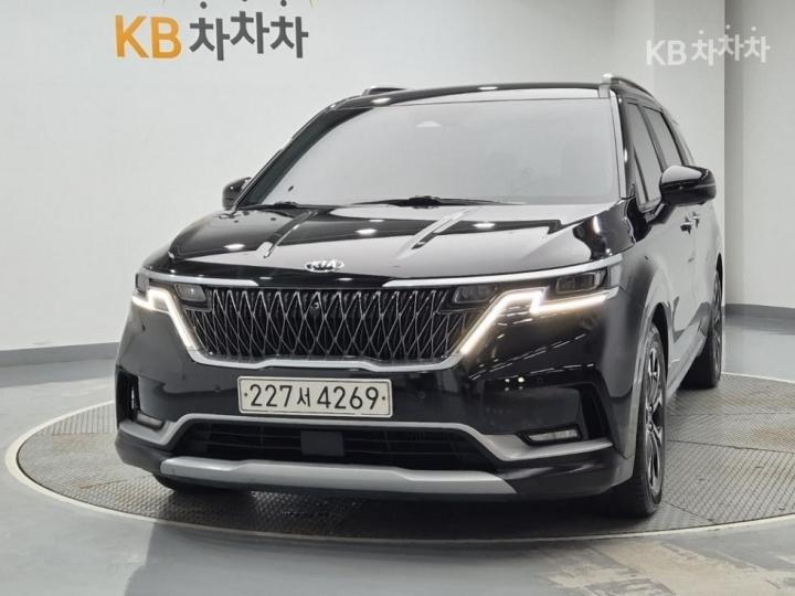 Kia Carnival Diesel 9-Seater Prestige — foto 1