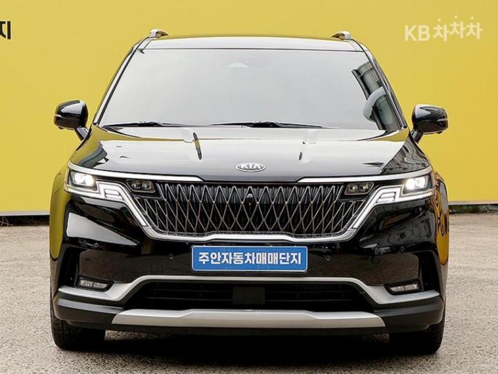Kia Carnival Diesel 9-Seater Prestige — foto 1