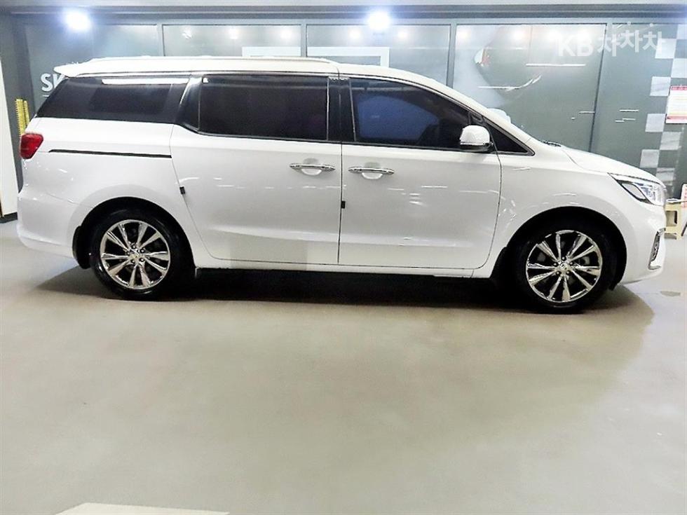 Kia Carnival — miniaturë 3