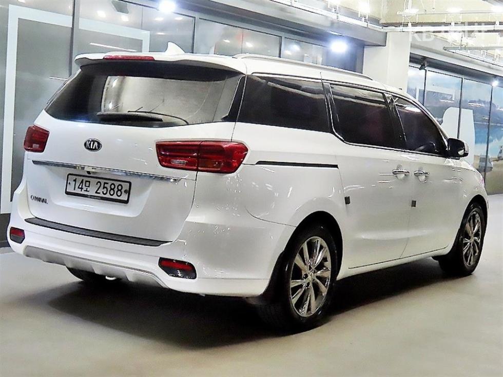 Kia Carnival — miniaturë 4