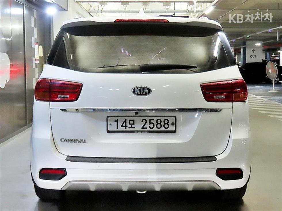 Kia Carnival — miniaturë 5
