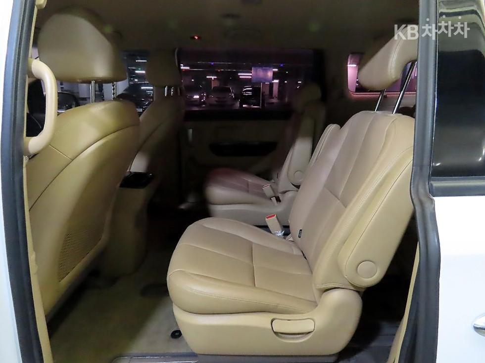 Kia Carnival — miniaturë 7