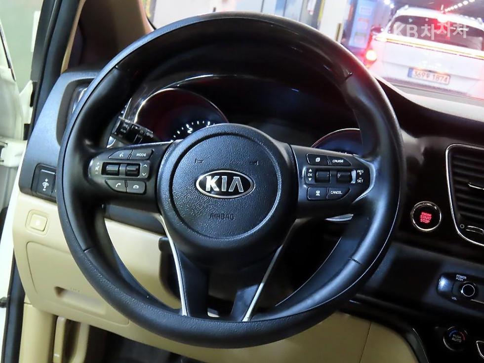 Kia Carnival — miniaturë 8