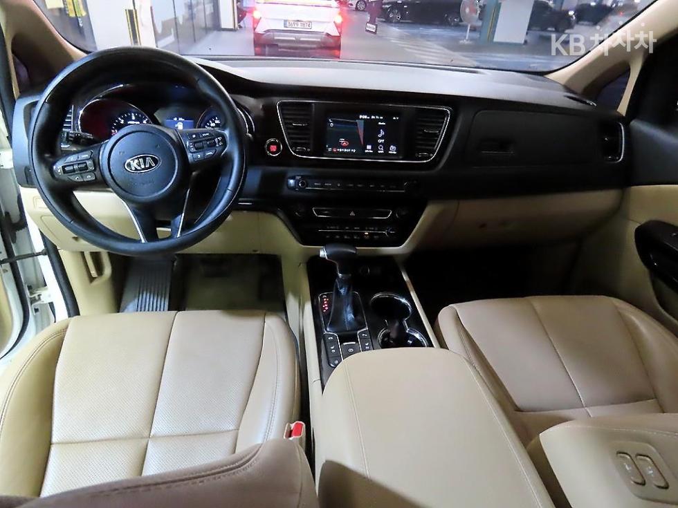Kia Carnival — miniaturë 10