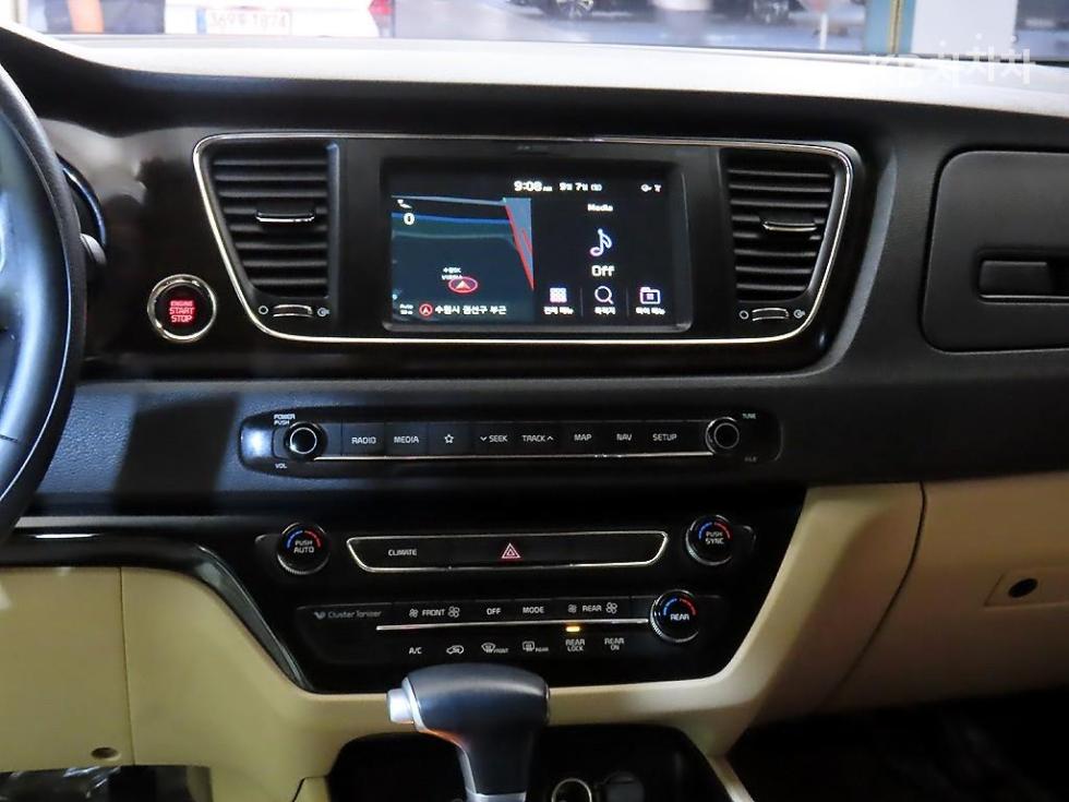 Kia Carnival — miniaturë 11