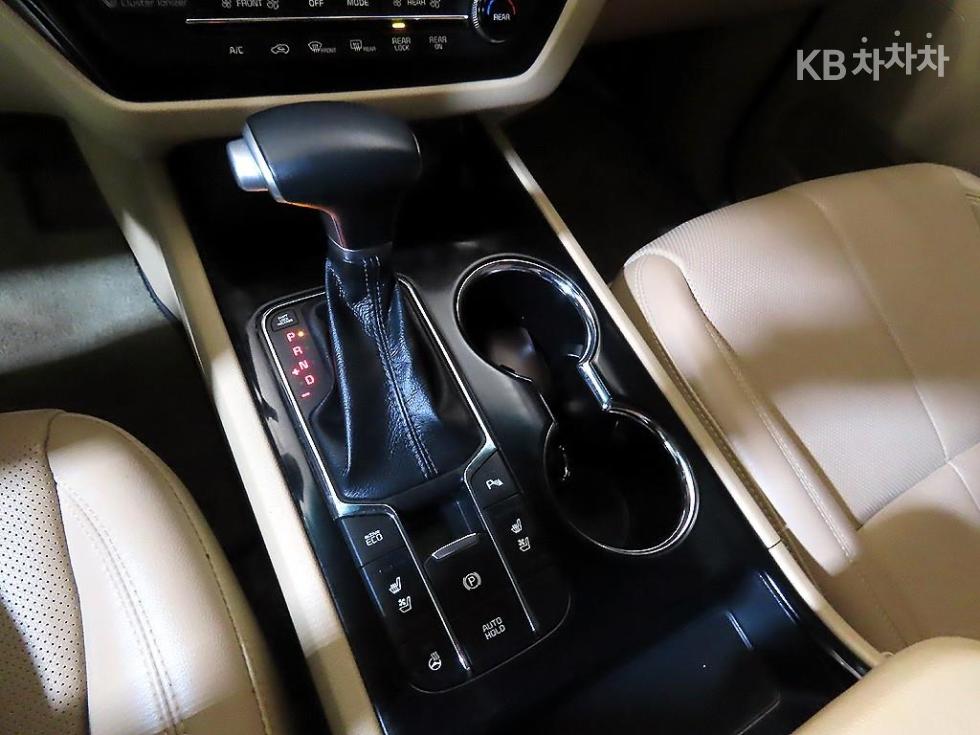 Kia Carnival — miniaturë 12