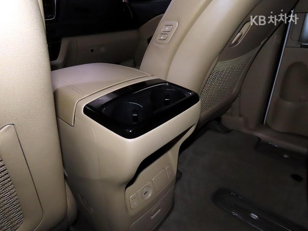 Kia Carnival — miniaturë 16