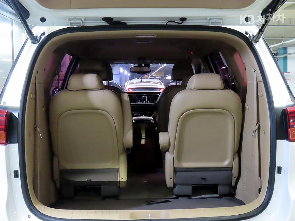 Kia Carnival — miniaturë 17