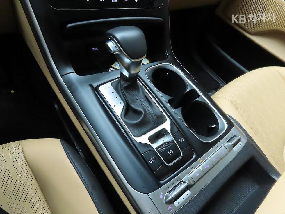 Kia Carnival — miniaturë 10