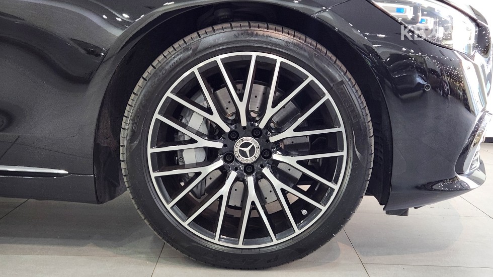 Mercedes-Benz S-klasse — miniaturë 3