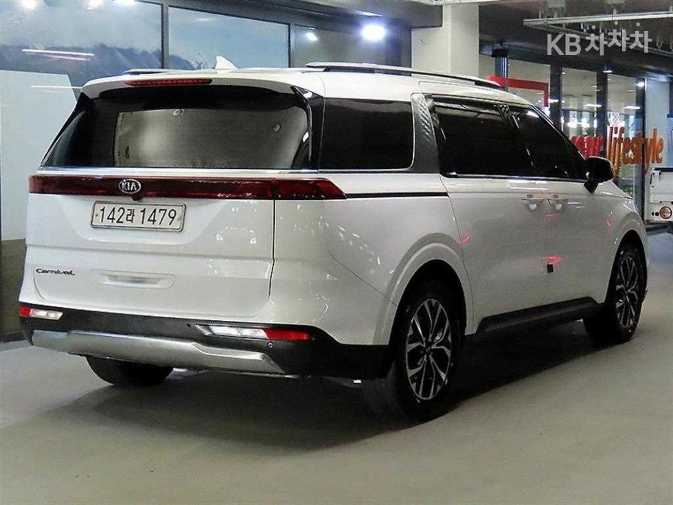Kia Carnival — miniaturë 4