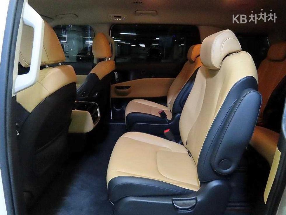 Kia Carnival — miniaturë 7