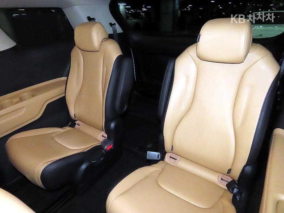 Kia Carnival — miniaturë 8