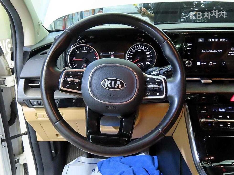 Kia Carnival — miniaturë 9