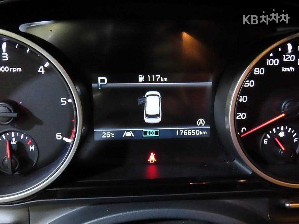 Kia Carnival — miniaturë 10