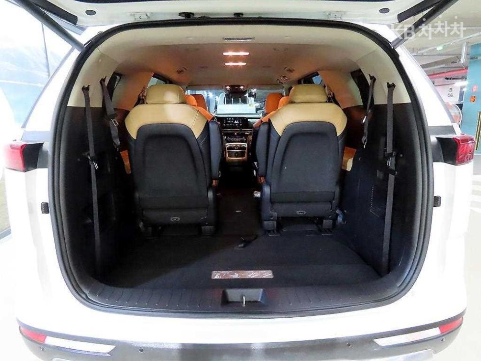 Kia Carnival — miniaturë 17