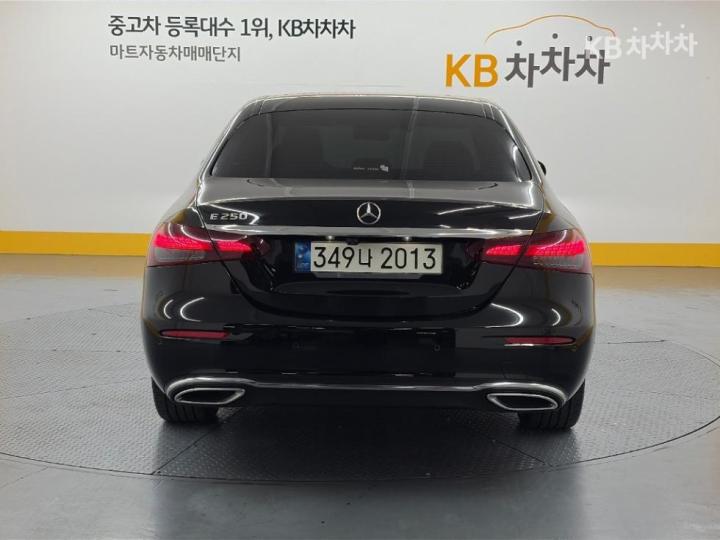 Mercedes-Benz E-klasse — miniaturë 3