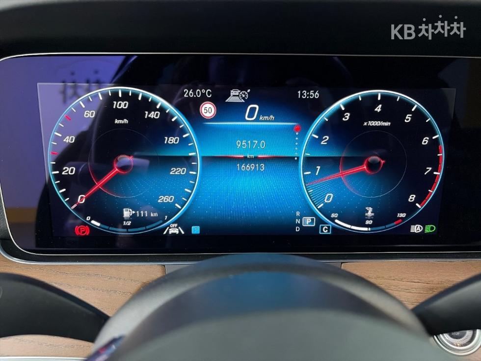 Mercedes-Benz E-klasse — miniaturë 6