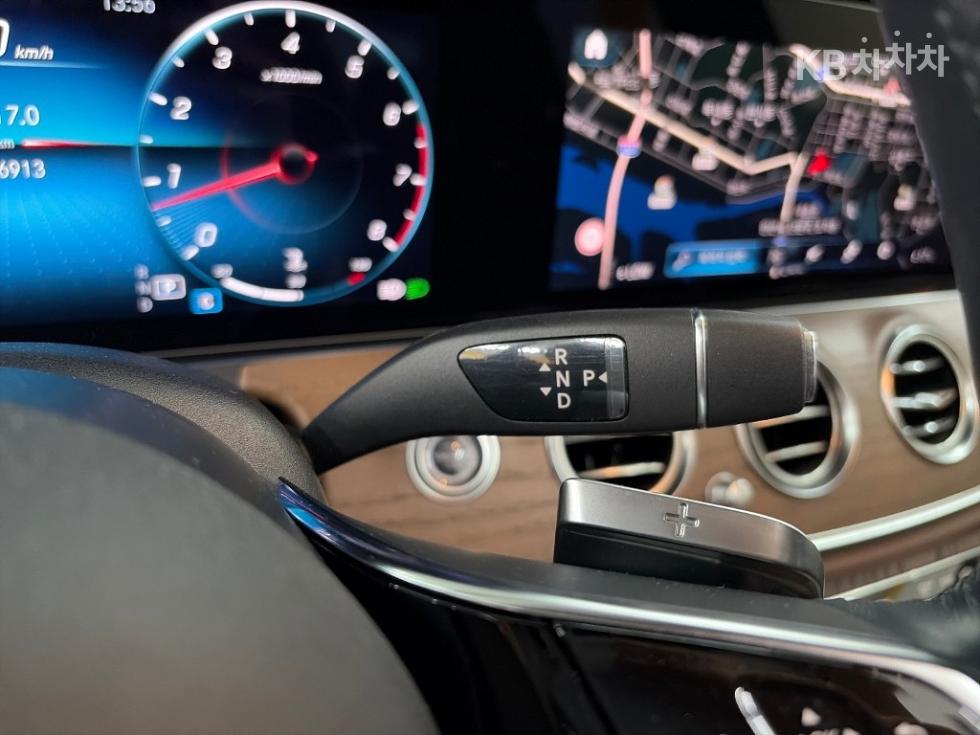 Mercedes-Benz E-klasse — miniaturë 8