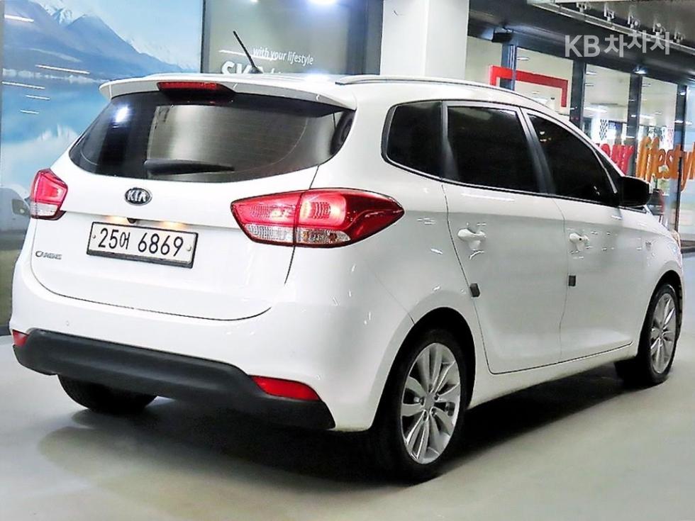 Kia Carens — miniaturë 4