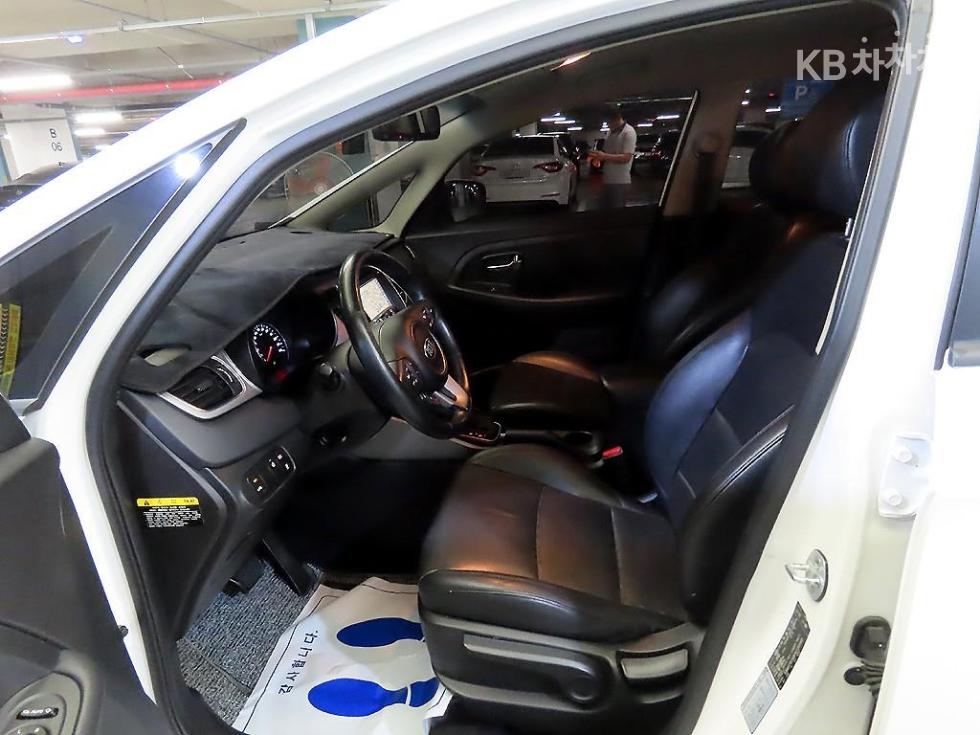Kia Carens — miniaturë 6