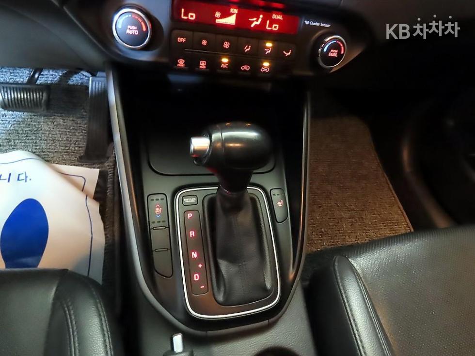 Kia Carens — miniaturë 12