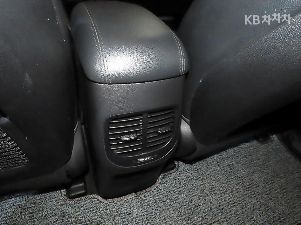 Kia Carens — miniaturë 16