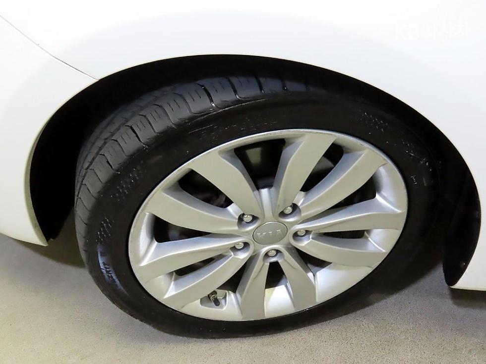Kia Carens — miniaturë 20