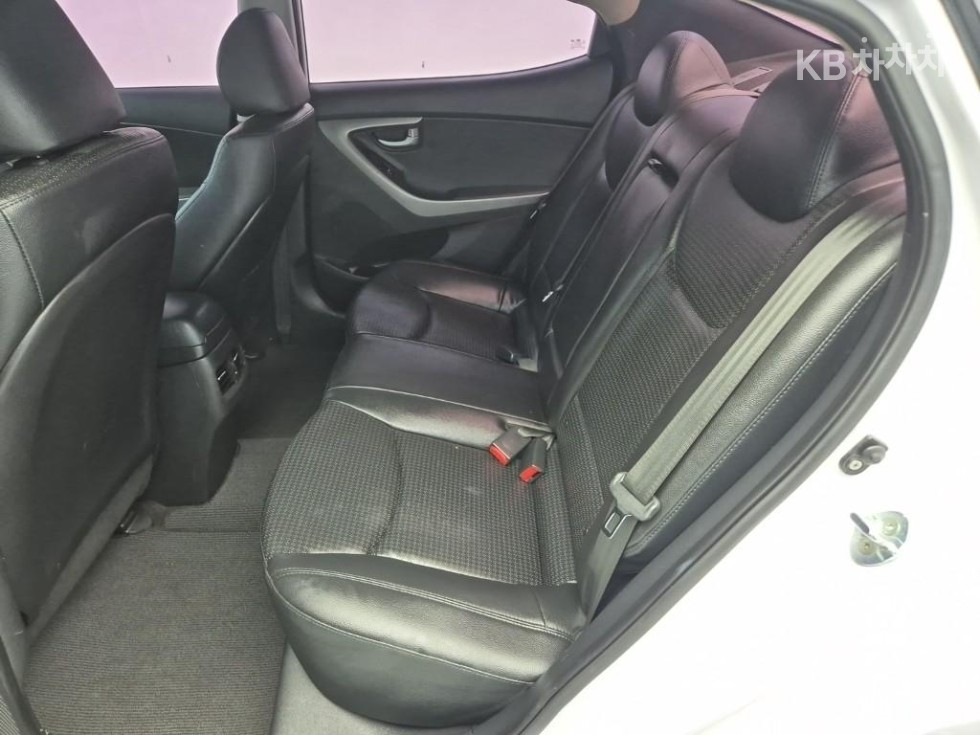 Hyundai Avante — miniaturë 12