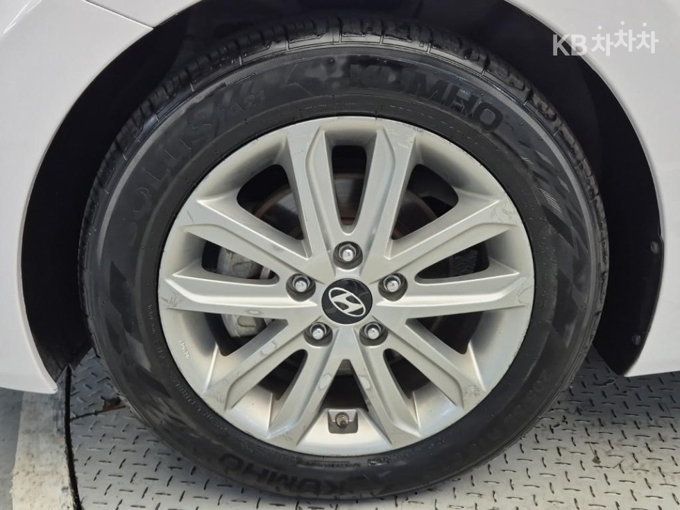 Hyundai Avante — miniaturë 17
