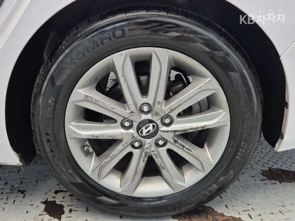 Hyundai Avante — miniaturë 18