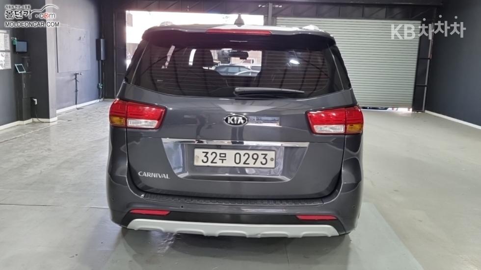 Kia Carnival — miniaturë 4