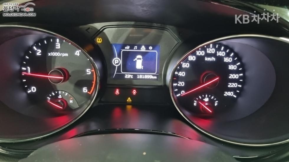 Kia Carnival — miniaturë 5