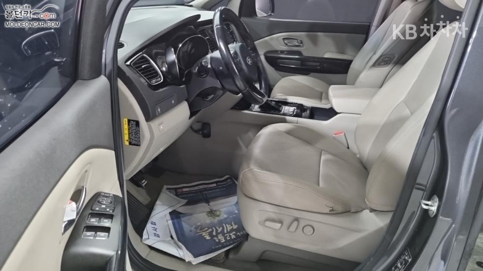 Kia Carnival — miniaturë 9