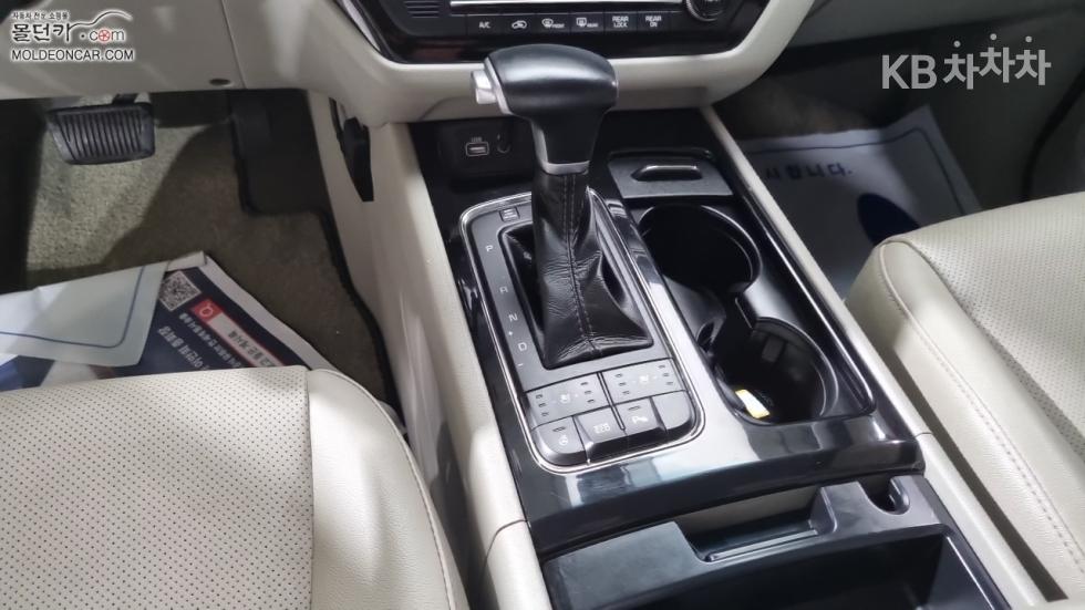 Kia Carnival — miniaturë 14