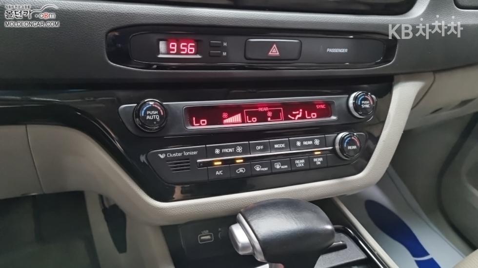 Kia Carnival — miniaturë 15