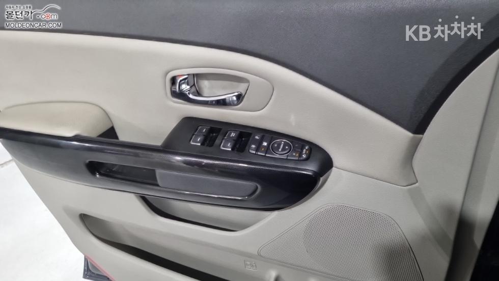 Kia Carnival — miniaturë 17