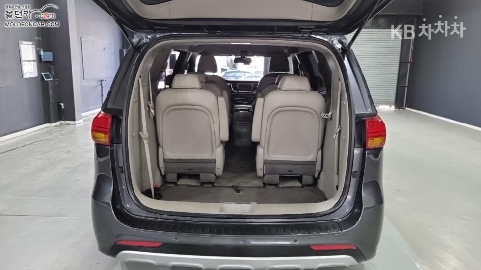 Kia Carnival — miniaturë 18