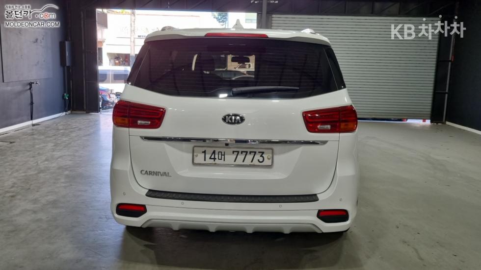 Kia Carnival — miniaturë 4