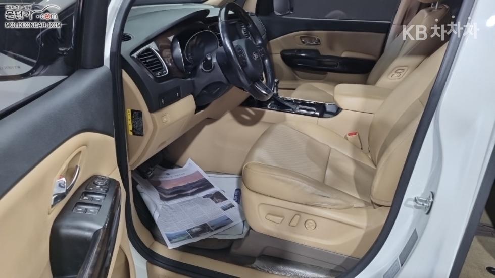 Kia Carnival — miniaturë 9