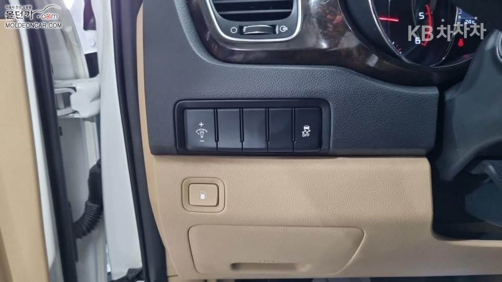 Kia Carnival — miniaturë 16