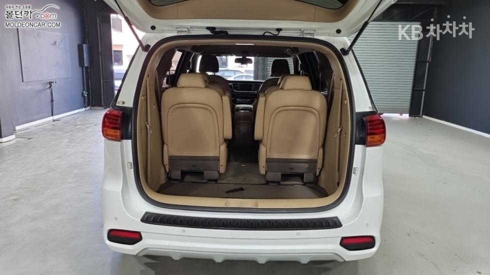 Kia Carnival — miniaturë 18
