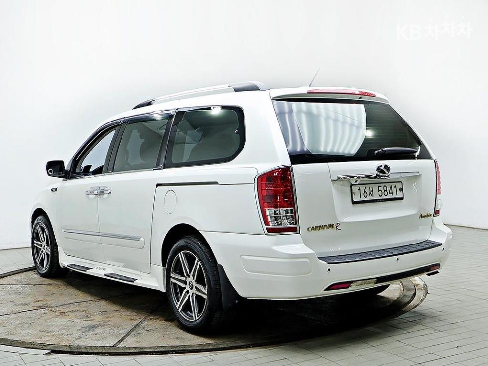 Kia Carnival — miniaturë 4