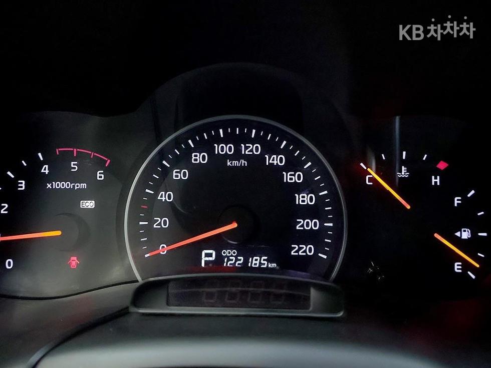 Kia Carnival — miniaturë 6