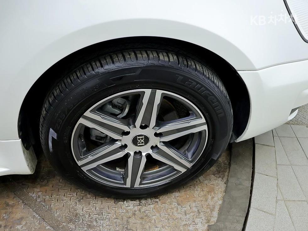 Kia Carnival — miniaturë 8