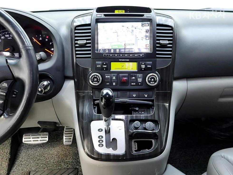 Kia Carnival — miniaturë 9