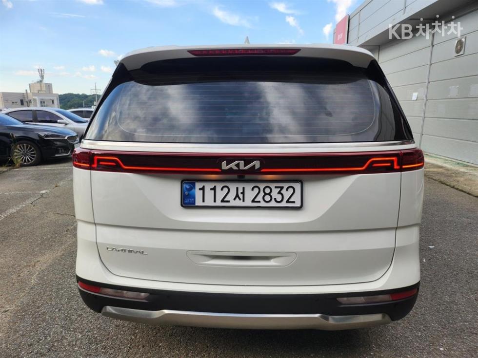 Kia Carnival — miniaturë 4