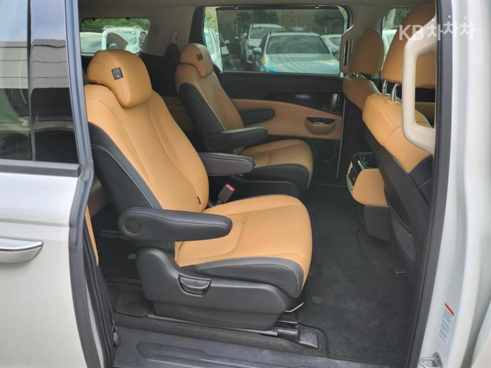 Kia Carnival — miniaturë 11