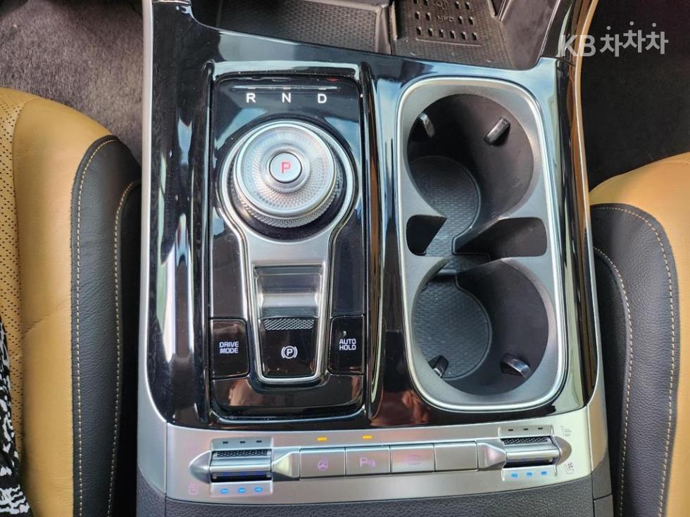 Kia Carnival — miniaturë 13