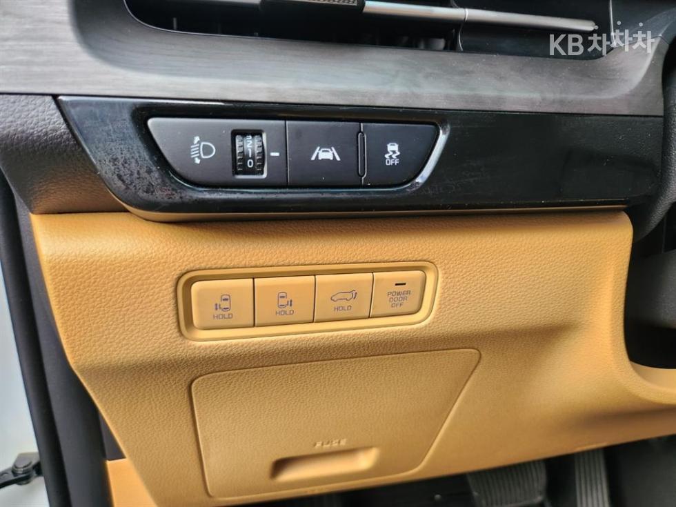Kia Carnival — miniaturë 15